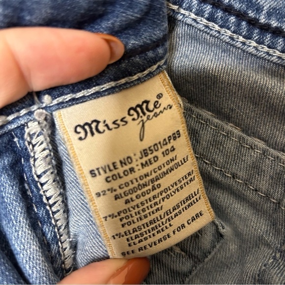 Miss Me Denim Distressed Boyfriend Capri Size 27 (around a US Size 4) - Picture 14 of 16